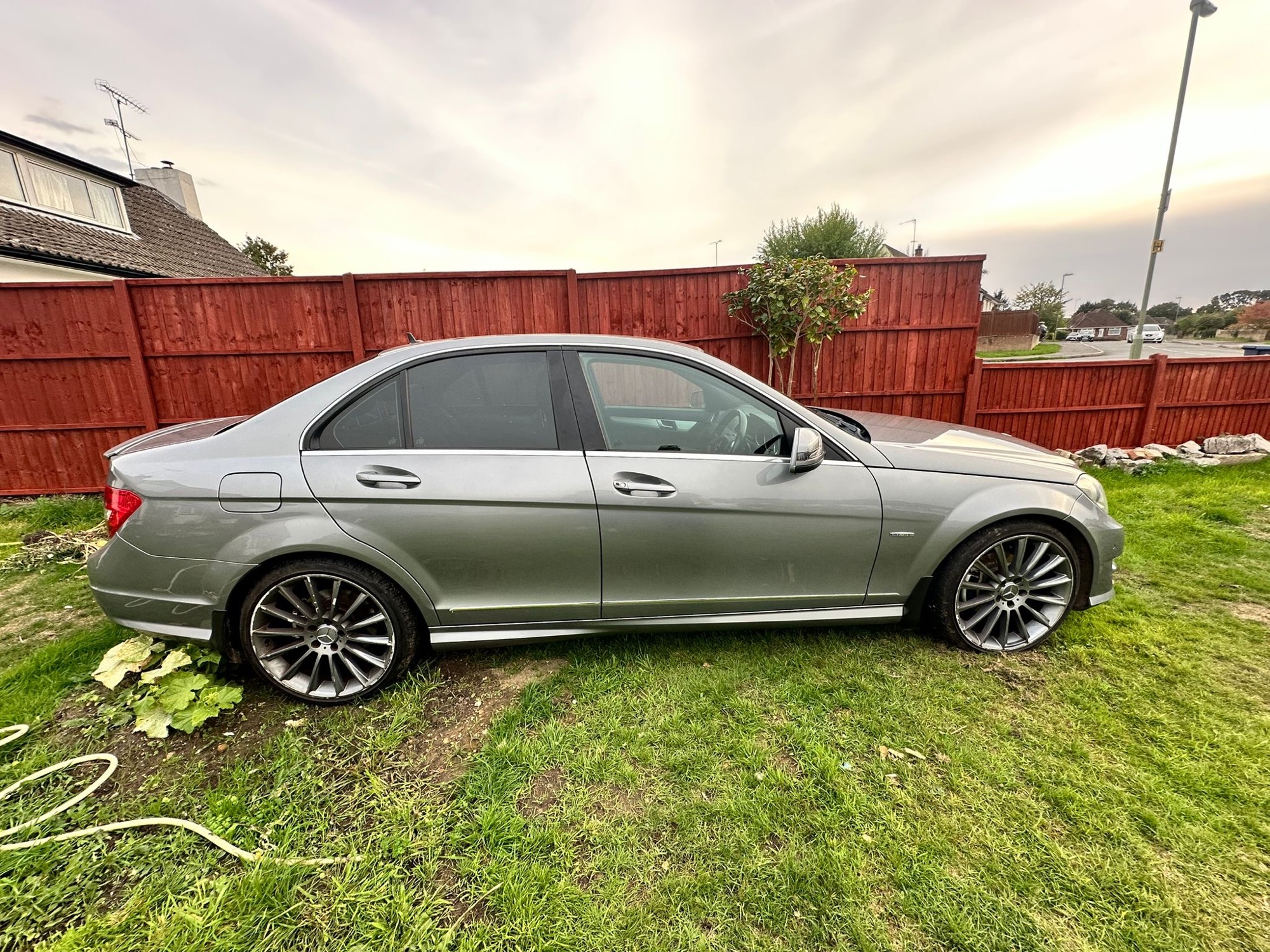 Mercedes Benz - £4610 - V5